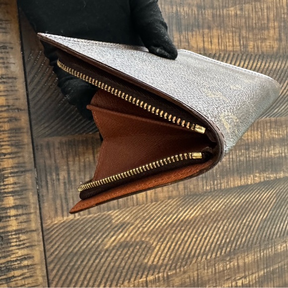 - Louis Vuitton Monogram Porte Monnaie
Zippy Long Wallet/Preloved 1998 - Picture 8 of 17